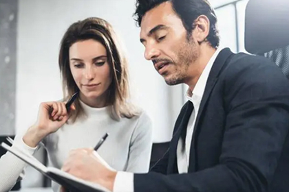 逾期未还债务案件，原告缺席是否会影响开庭？